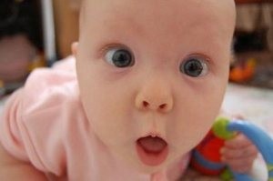 Prachtige foto's van de baby lachen en huilen!