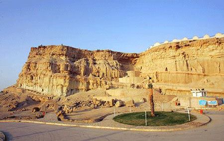 غار خریس در ایران با معماری عجیب و دیدنی (تصاویر)