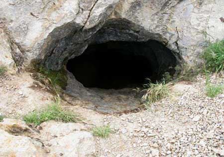 زیباترین غار اصفهان (تصاویر)