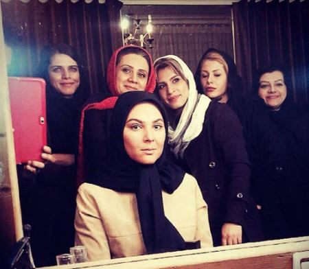 لاله اسکندری و عکس های جدید در کنار دوستانش