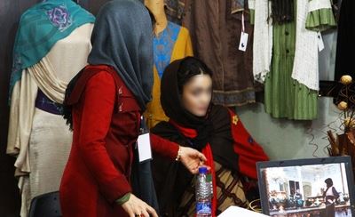 بد حجابی در نمایشگاه حجاب!! (عکس)